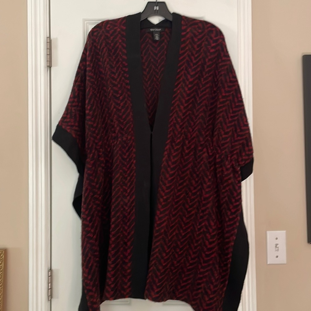 Beautiful like new White House Black Market  ruana/cape. Size xs/s